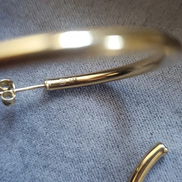 Mejuri Vermeil Tube Hoops - Picture 4 of 8